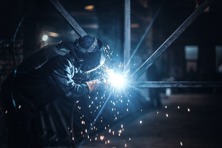 Conheça os diferentes materiais utilizados na serralheria e como selecionar o melhor para seus projetos